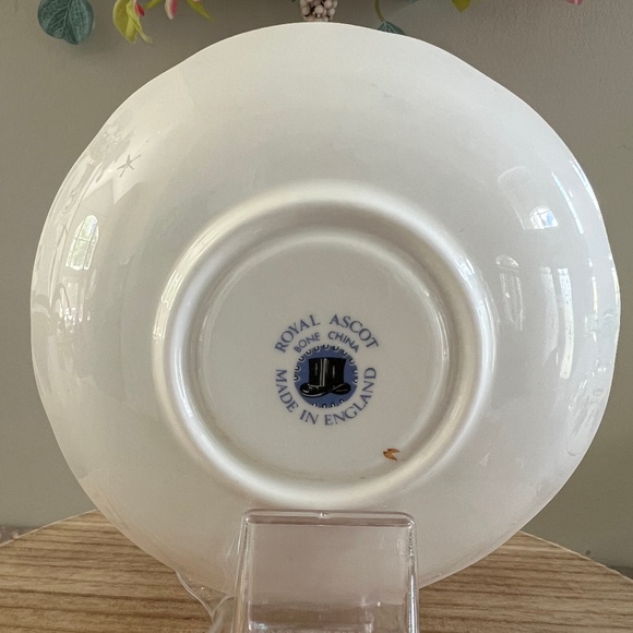 Vintage Royal Ascot Cup & Saucer - Picture 5 of 13